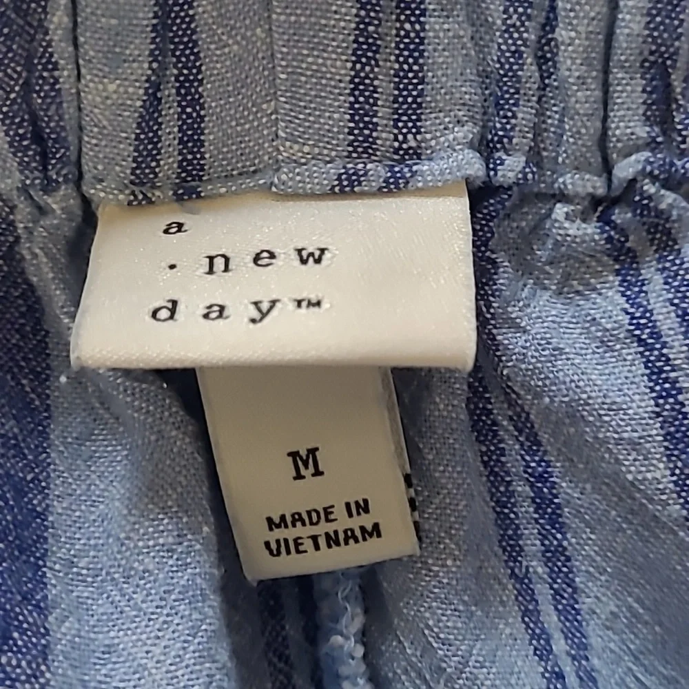 NWOT shorts free with $25 purchase - Picture 5 of 8